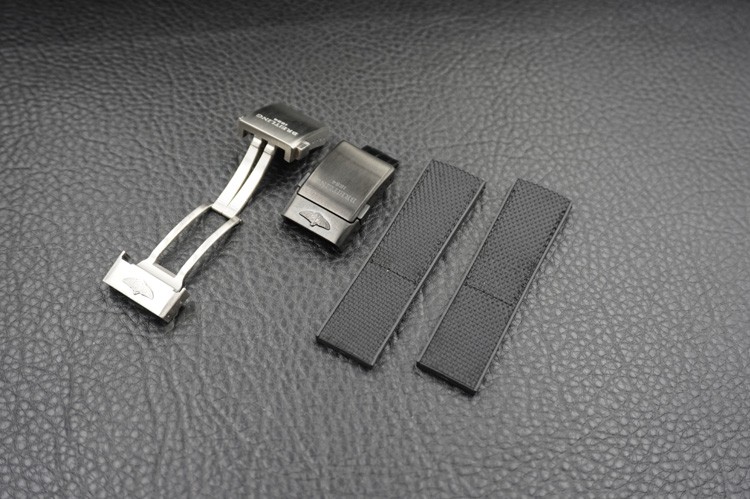 22/20mm Black Front and Black Rubber Back. Breitling Avenger Watch Strap Combining Rubber And High-resistance Military Textile Fiber