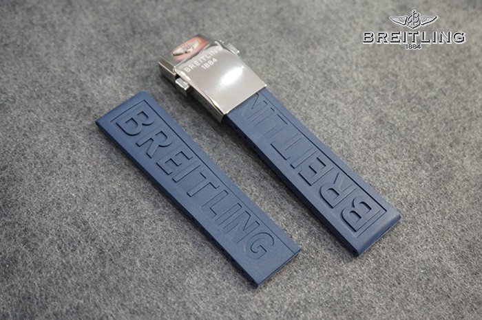 Change your Breitling watch rubber strap from buystrap.com