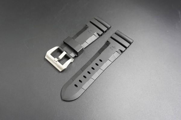 24mm/26mm Swiss Made Black ACCORDION Accordion Rubber Strap With Lightning Mark. Replacement for Panerai Watch